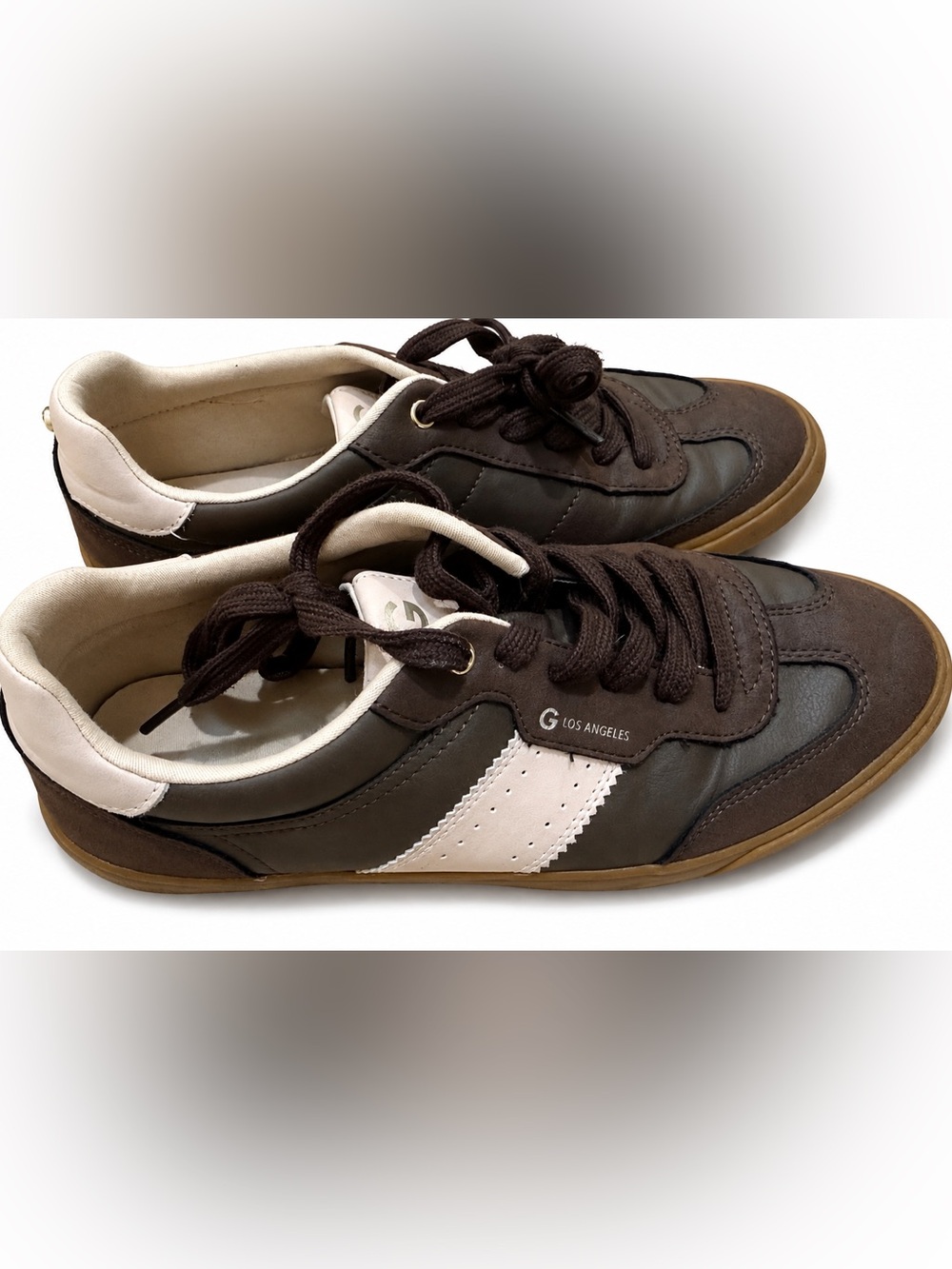 GBG Los Angeles Women’s Dark Brown and White Low-Top Sneakers size 9